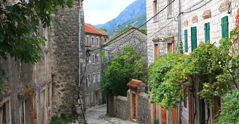 Рисан: обзор курортного городка Черногории